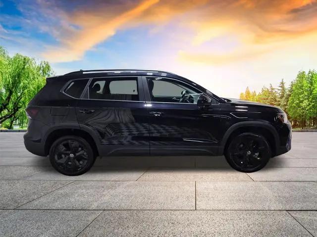 2026 Volkswagen Taos SE Black