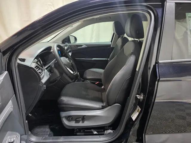 2026 Volkswagen Taos SE Black