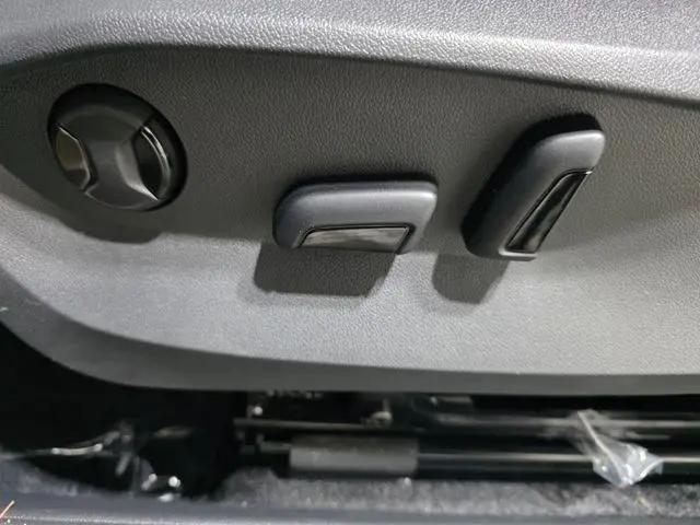 2026 Volkswagen Taos SE Black