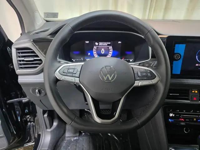 2026 Volkswagen Taos SE Black