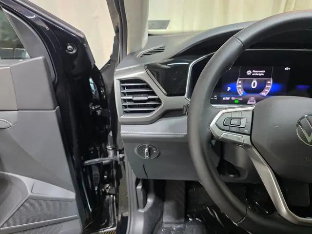 2026 Volkswagen Taos SE Black