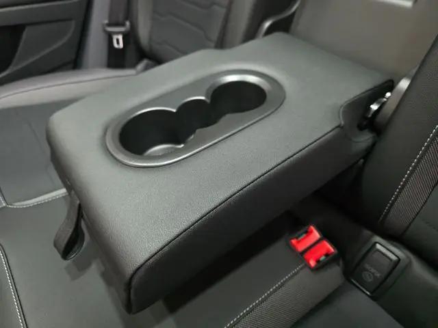 2026 Volkswagen Taos SE Black