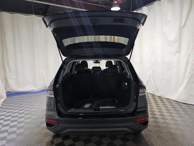 2026 Volkswagen Taos SE Black