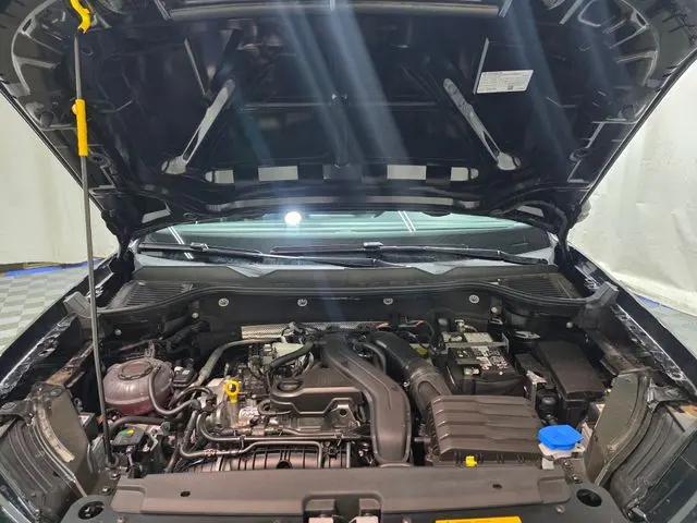 2026 Volkswagen Taos SE Black