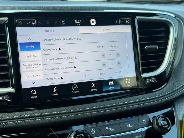 2027 Chrysler Pacifica Select