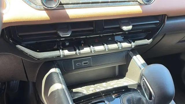 2023 GMC Canyon 4WD Crew Cab Short Box AT4