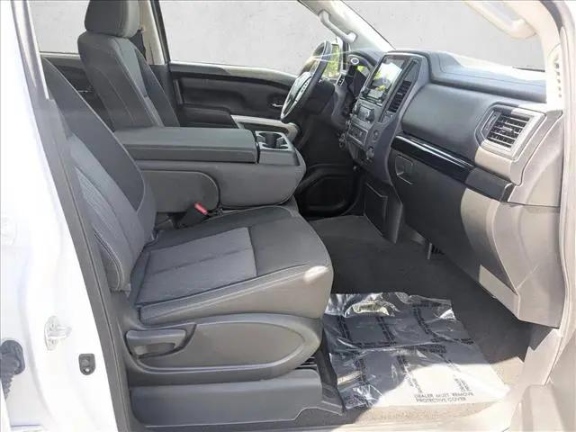 2024 Nissan Titan Crew Cab SV 4x4