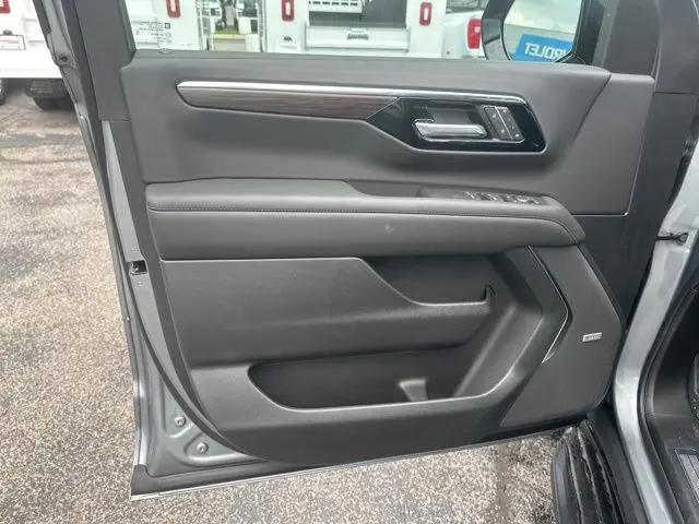 2026 Chevrolet Suburban LT, 4WD