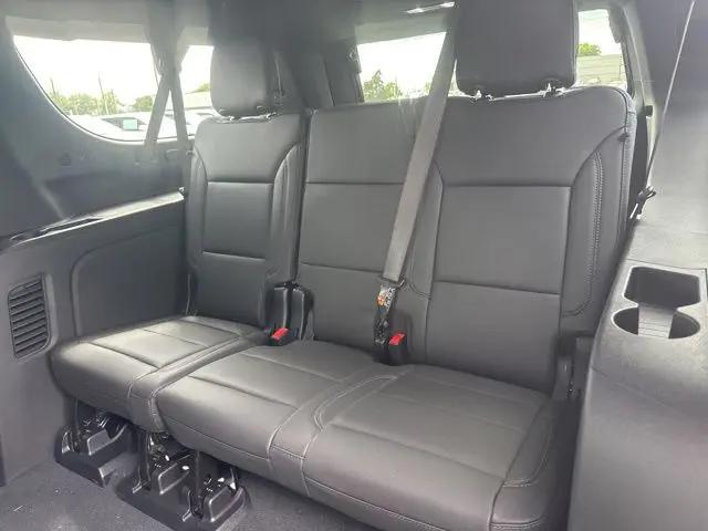 2026 Chevrolet Suburban LT, 4WD