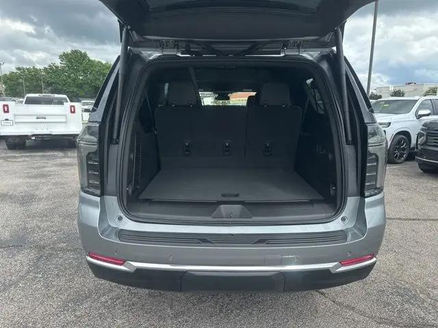2026 Chevrolet Suburban LT, 4WD