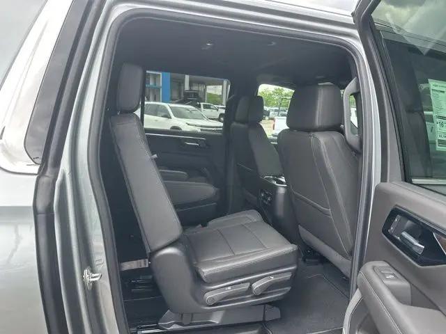 2026 Chevrolet Suburban LT, 4WD