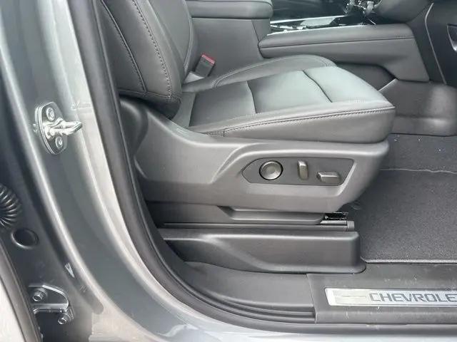 2026 Chevrolet Suburban LT, 4WD