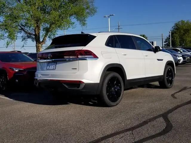 2026 Volkswagen Atlas Cross Sport SE with Technology