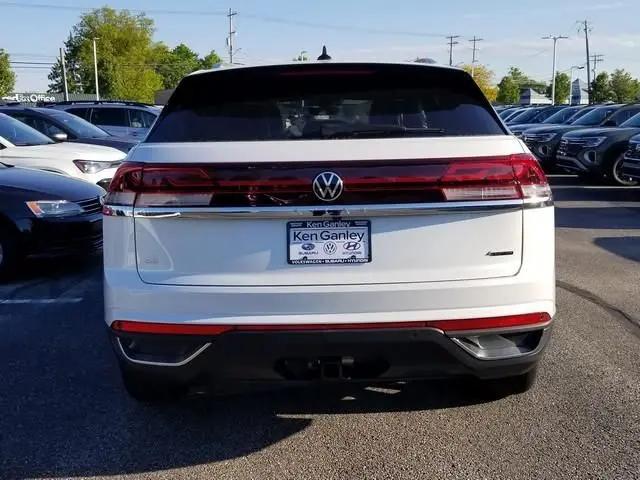 2026 Volkswagen Atlas Cross Sport SE with Technology