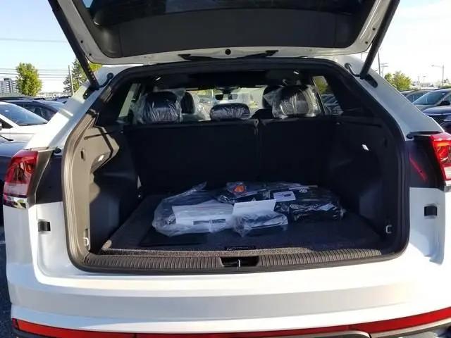 2026 Volkswagen Atlas Cross Sport SE with Technology