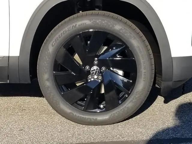 2026 Volkswagen Atlas Cross Sport SE with Technology