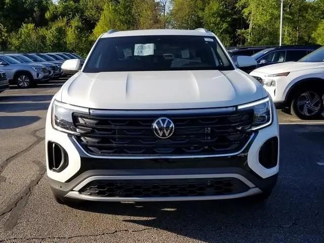 2026 Volkswagen Atlas Cross Sport SE with Technology