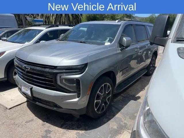 2025 Chevrolet Suburban 4WD RST