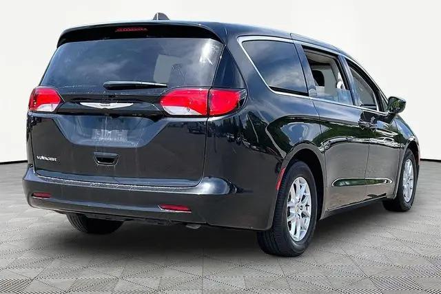 2023 Chrysler Voyager LX