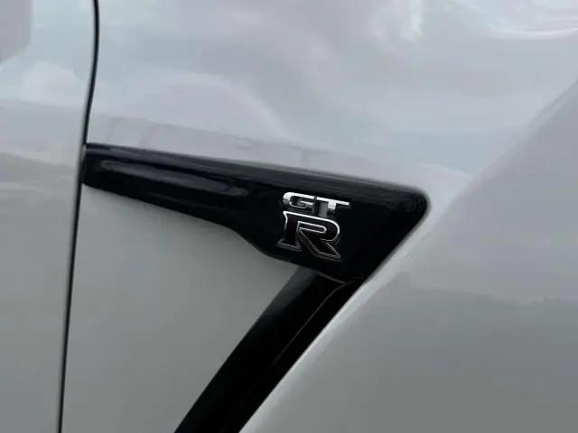 2024 Nissan GT-R T-spec Dual-clutch 6-Speed Transmission