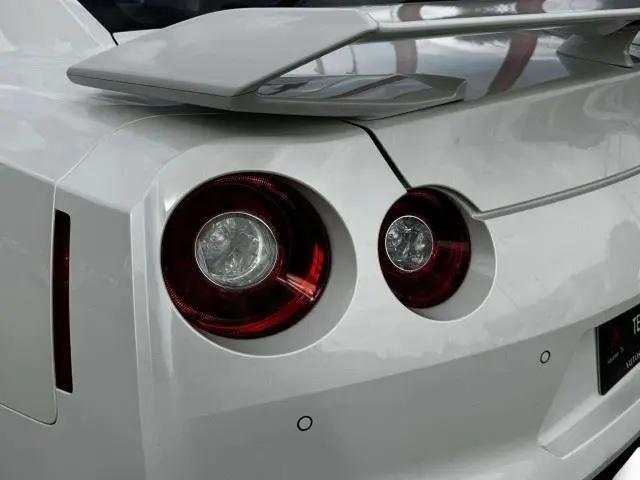 2024 Nissan GT-R T-spec Dual-clutch 6-Speed Transmission