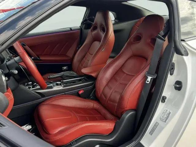 2024 Nissan GT-R T-spec Dual-clutch 6-Speed Transmission
