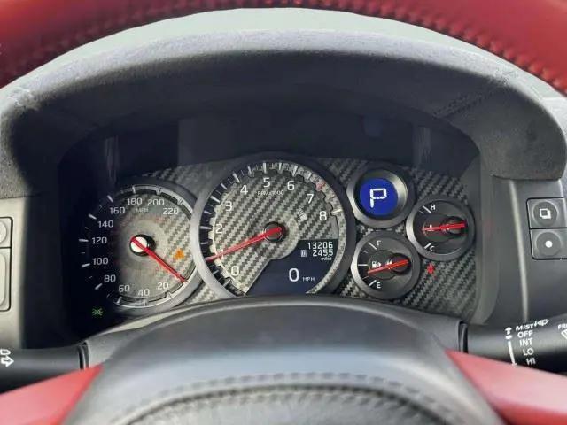 2024 Nissan GT-R T-spec Dual-clutch 6-Speed Transmission