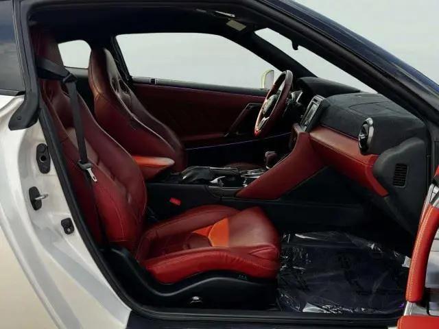 2024 Nissan GT-R T-spec Dual-clutch 6-Speed Transmission
