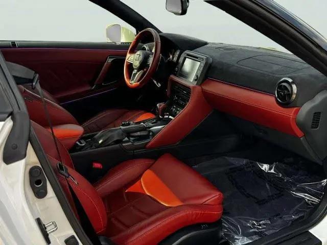 2024 Nissan GT-R T-spec Dual-clutch 6-Speed Transmission