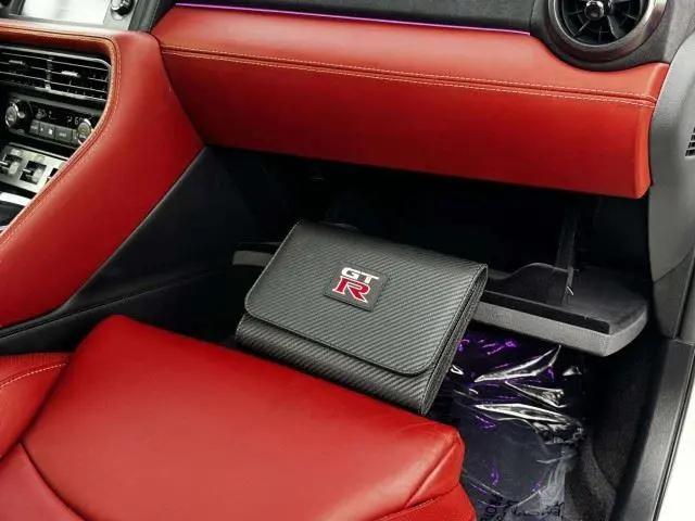 2024 Nissan GT-R T-spec Dual-clutch 6-Speed Transmission