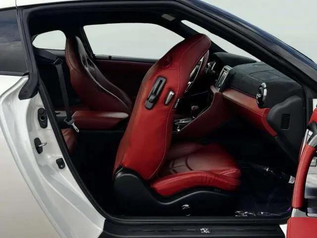 2024 Nissan GT-R T-spec Dual-clutch 6-Speed Transmission