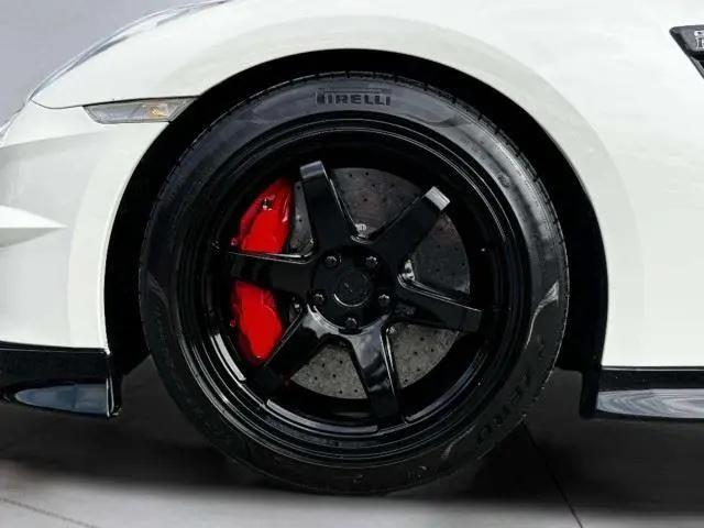 2024 Nissan GT-R T-spec Dual-clutch 6-Speed Transmission