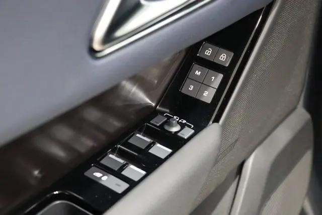 2026 Land Rover Range Rover Velar P250 Dynamic SE