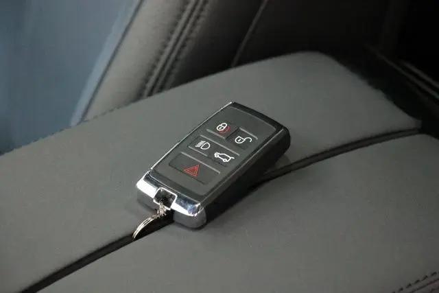 2026 Land Rover Range Rover Velar P250 Dynamic SE