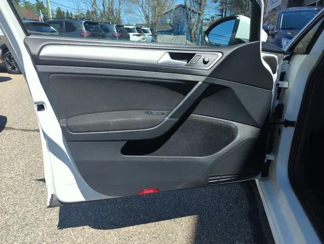 2016 Volkswagen Golf SportWagen TSI S 4-Door