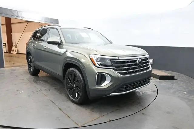 2026 Volkswagen Atlas SE with Technology