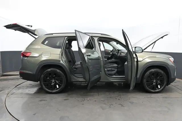 2026 Volkswagen Atlas SE with Technology