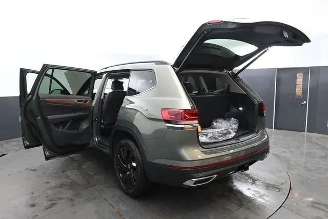 2026 Volkswagen Atlas SE with Technology