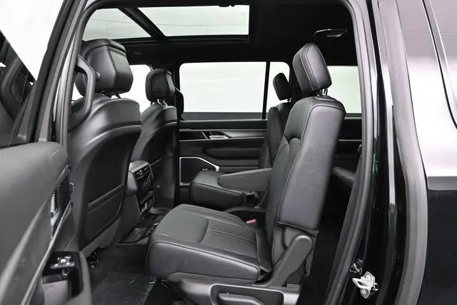 2026 Jeep Grand Wagoneer L 4x4