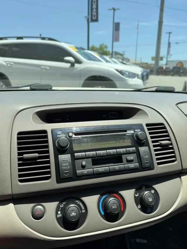 2004 Toyota Camry LE