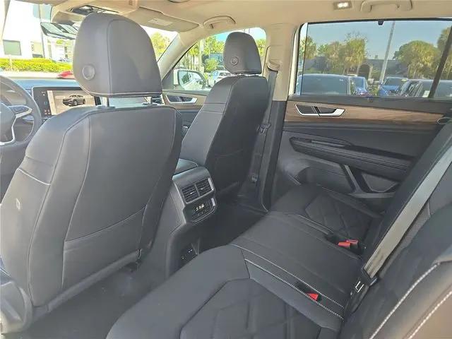 2026 Volkswagen Atlas SE with Technology