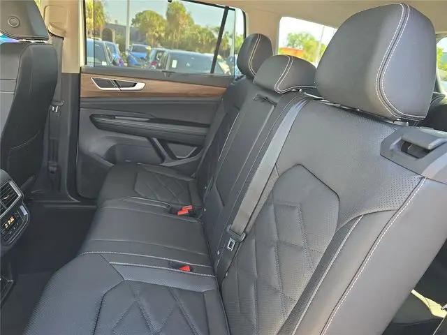 2026 Volkswagen Atlas SE with Technology