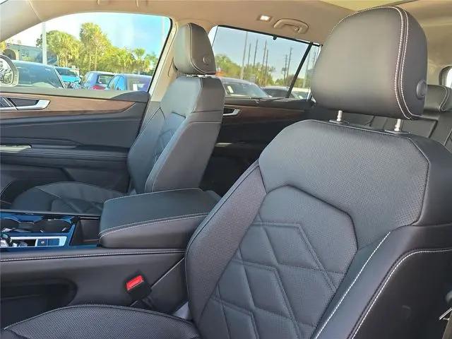 2026 Volkswagen Atlas SE with Technology