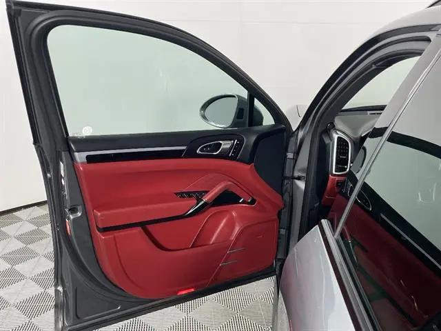 2017 Porsche Cayenne GTS