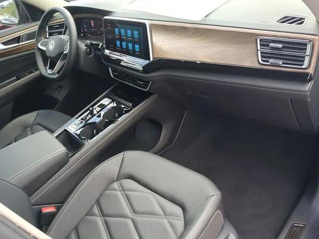 2026 Volkswagen Atlas SE with Technology