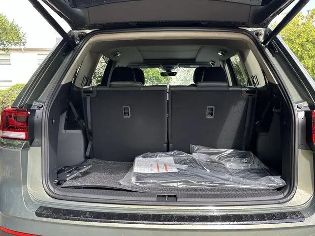 2026 Volkswagen Atlas SE with Technology