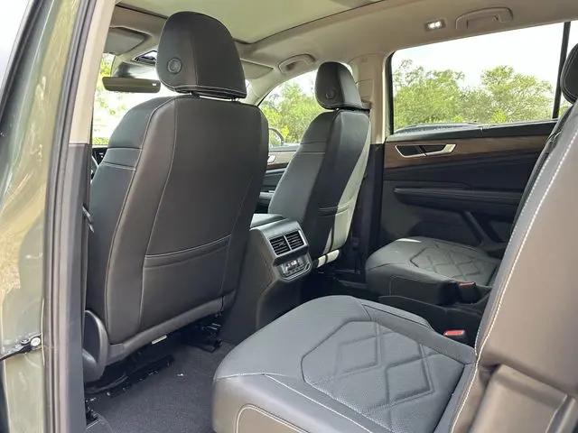 2026 Volkswagen Atlas SE with Technology