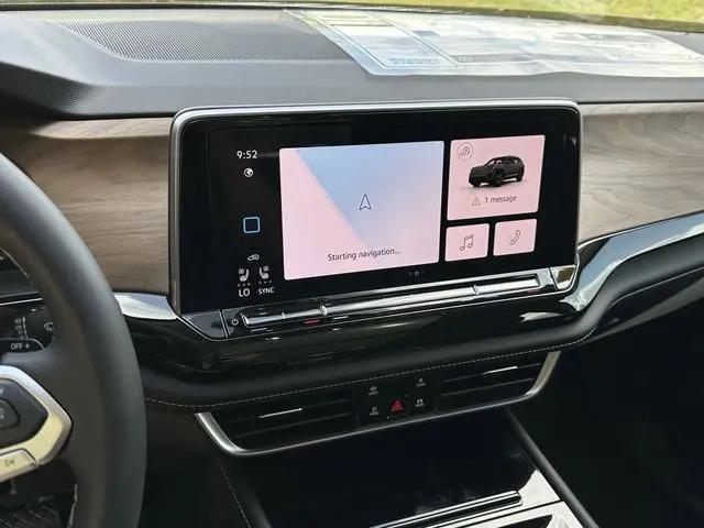2026 Volkswagen Atlas SE with Technology
