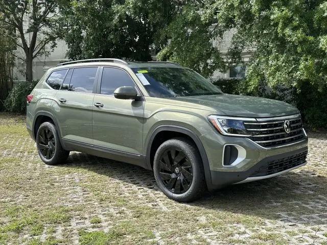 2026 Volkswagen Atlas SE with Technology