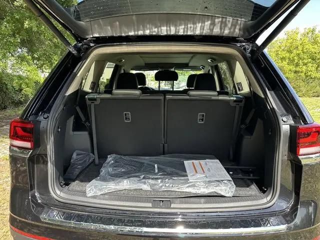 2026 Volkswagen Atlas SE with Technology